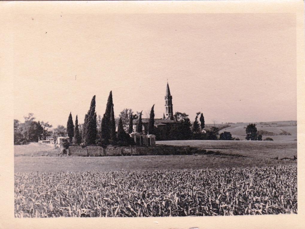 Eglise et cimetière années 30.jpg